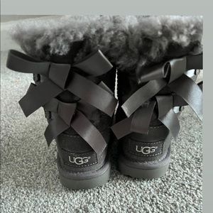 Toddler Bailey bow uggs WORN ONCE